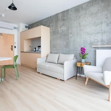 Arche Fabryka Samolotow W Mielnie 公寓式酒店 4*